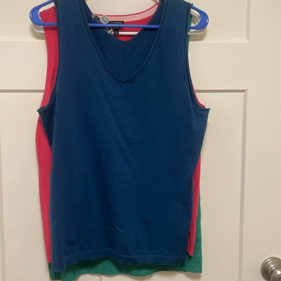 $7 four sleeveless top bundle. Great for Spring and Summer - Picture 5 of 8